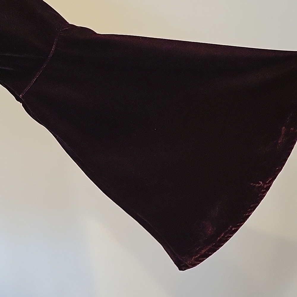 Deep Purple Off The Shoulder Velvet Bell Sleeved Top. Size Is M. - Picture 4 of 6